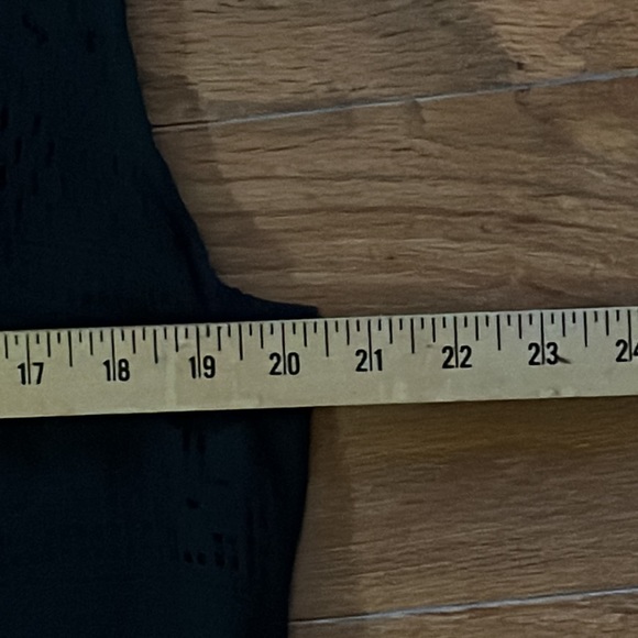 the limited black lace dress 14 - Picture 9 of 11